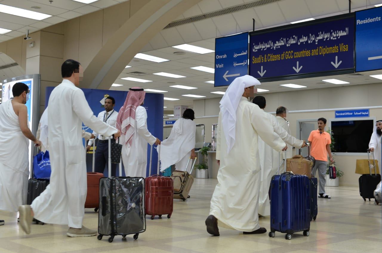 القطريون يتحدون تنظيم الحمدين ويحجون إلى بيت الله الحرام
