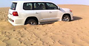 لهواة الرحلات.. 5 طرق لإخراج السيارة من التغريز في الصحراء
