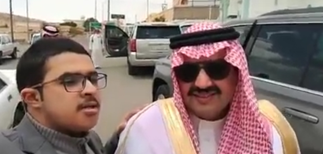 شاهد الأمير تركي بن طلال يحرج شاب شوفو وش قاله ؟؟