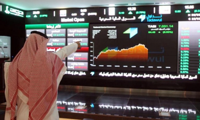 الأحمر يطغى على الأسهم السعودية عند الإغلاق