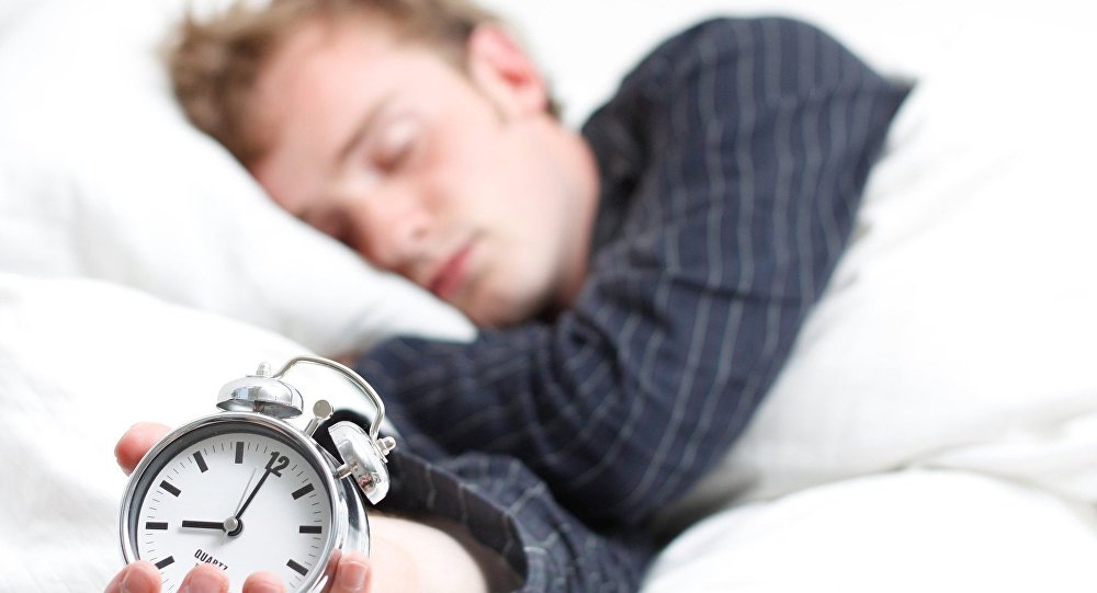 بحيلة مجربة بمفعول سحري.. كيف تغرق في النوم خلال دقيقة؟