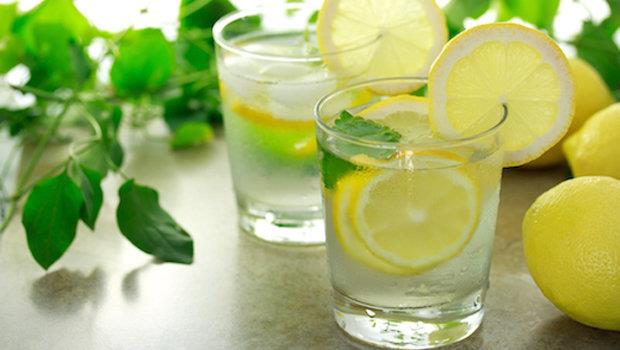 5 فوائد غذائية لشرب الليمون الممزوج بالماء الدافئ على المعدة الفارغة..تعرف عليها